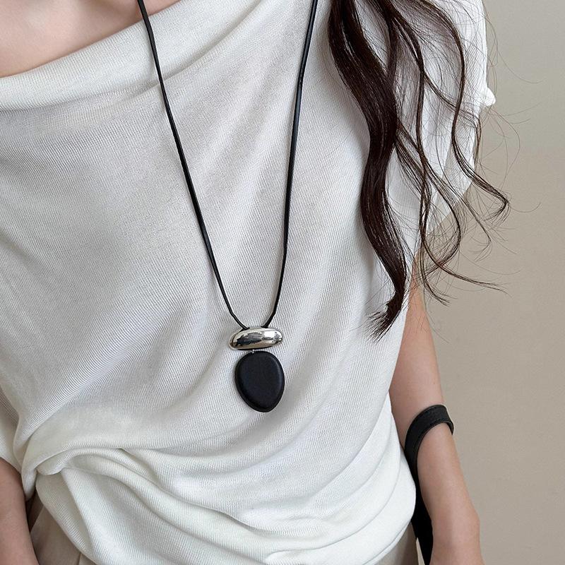 Vintage Wooden Oval Pendant Necklace for Women Minimalist Matte Metal Block Adjustable Leather Rope Sweater Chain Jewelry Gifts9