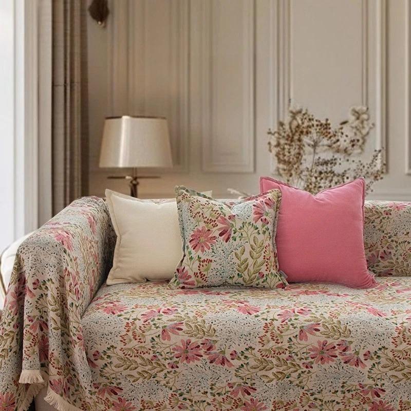 Französischer Retro-Stil Sofaschal Rosa Blume Jacquard Einteiliger Sofabezug mit beiger Quaste Sofadecke