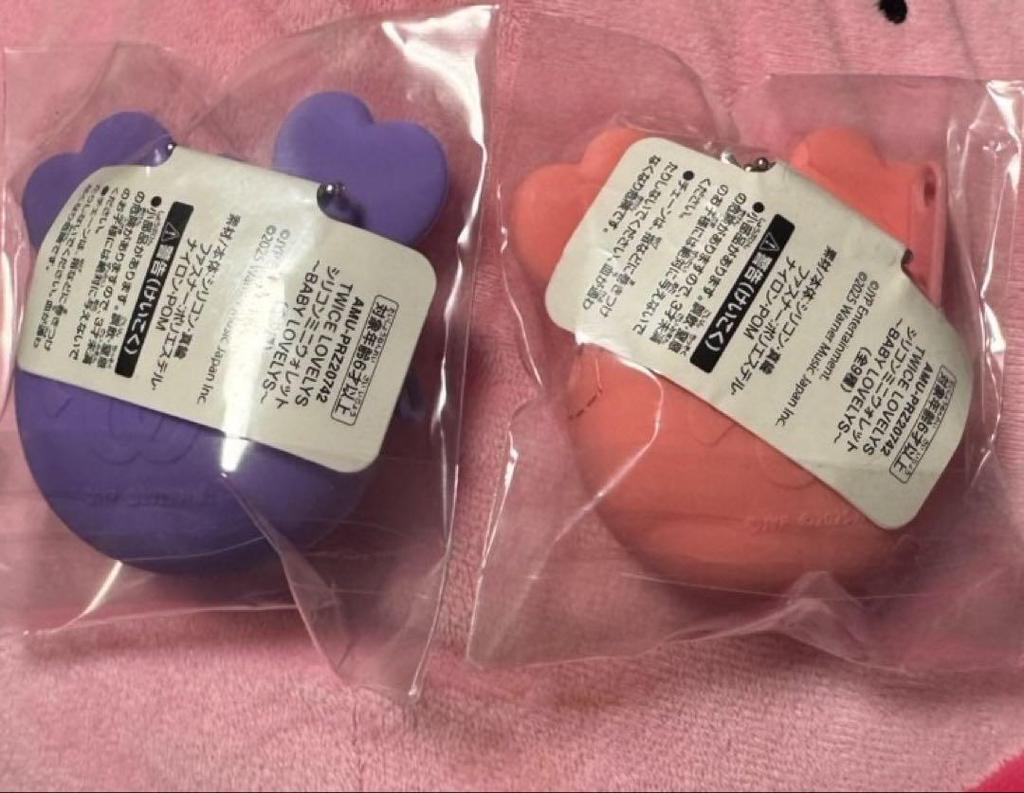 [USED] TWICE LOVELYS Silicone Mini Wallet GiGO Exclusive Momo Sana