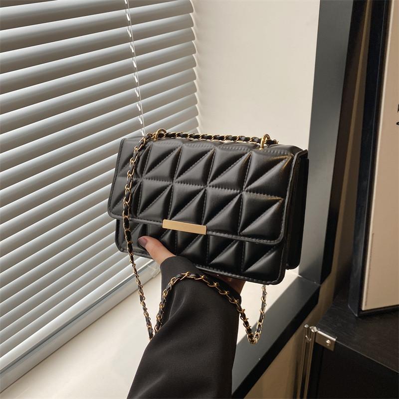 Trendy Fashionable Chain Crossbody Bag Stylish Small Square Handbag For Women