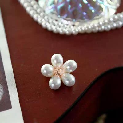 Pearl Brooch Cardigan Pin - Anti-Exposure Clothing Accessory for Girls