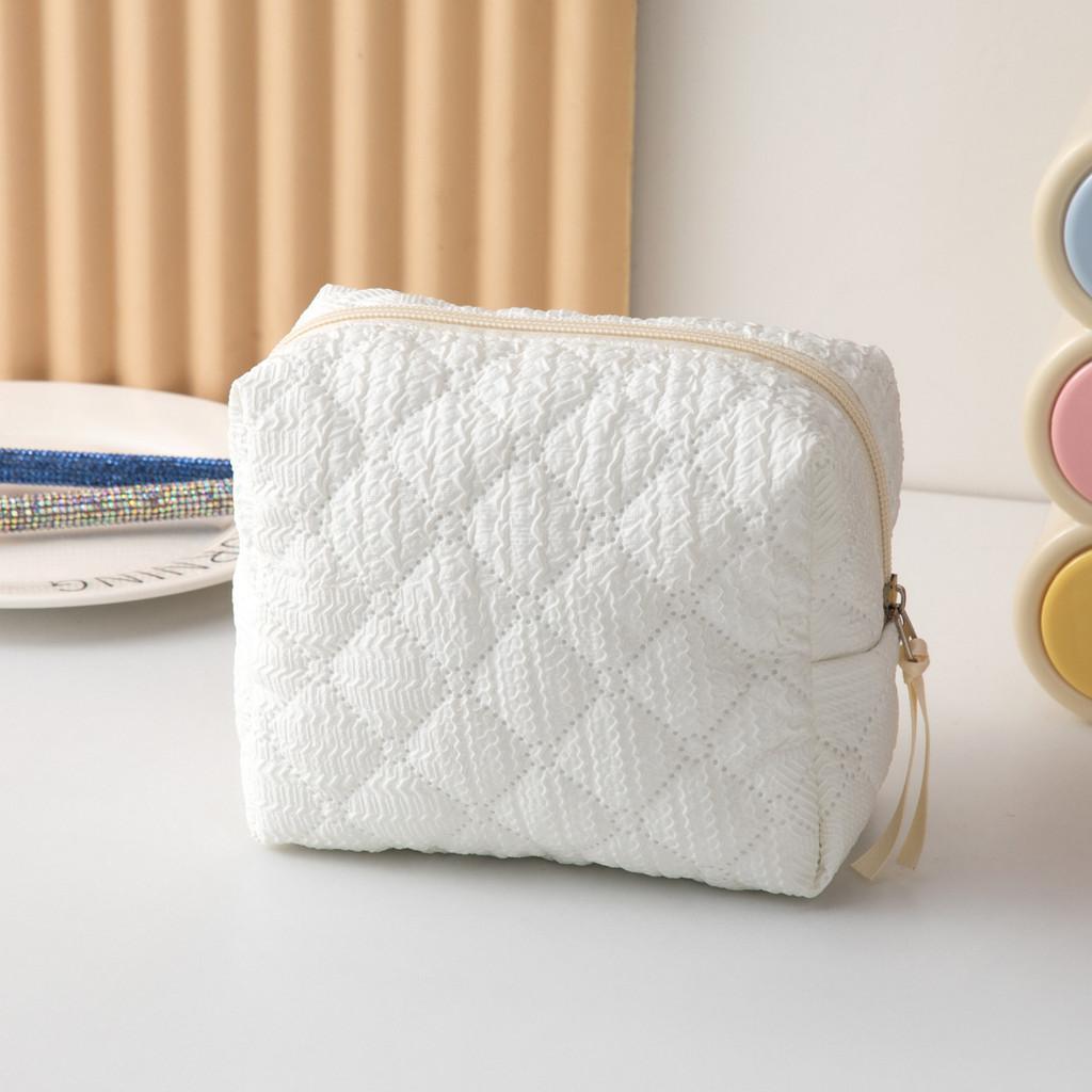 Polyester Travel Makeup Bag With Large Capacity And Zipper Closure For Women