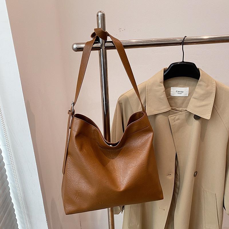 

Мягкая сумка Пито, ветровая сумка для женщин, студенческого класса, легкая, универсальная, ретро, большой емкости, сумка на плечо коричневый