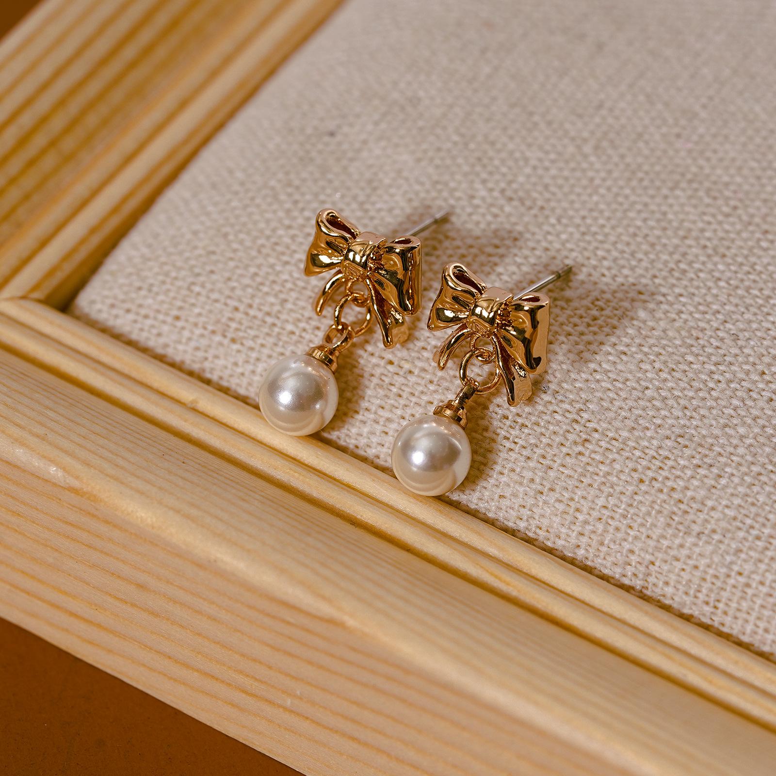 Women s Ear Jewelry Simple and Beautiful Stud Earrings Love Zircon Stud Earrings Bow Earrings
