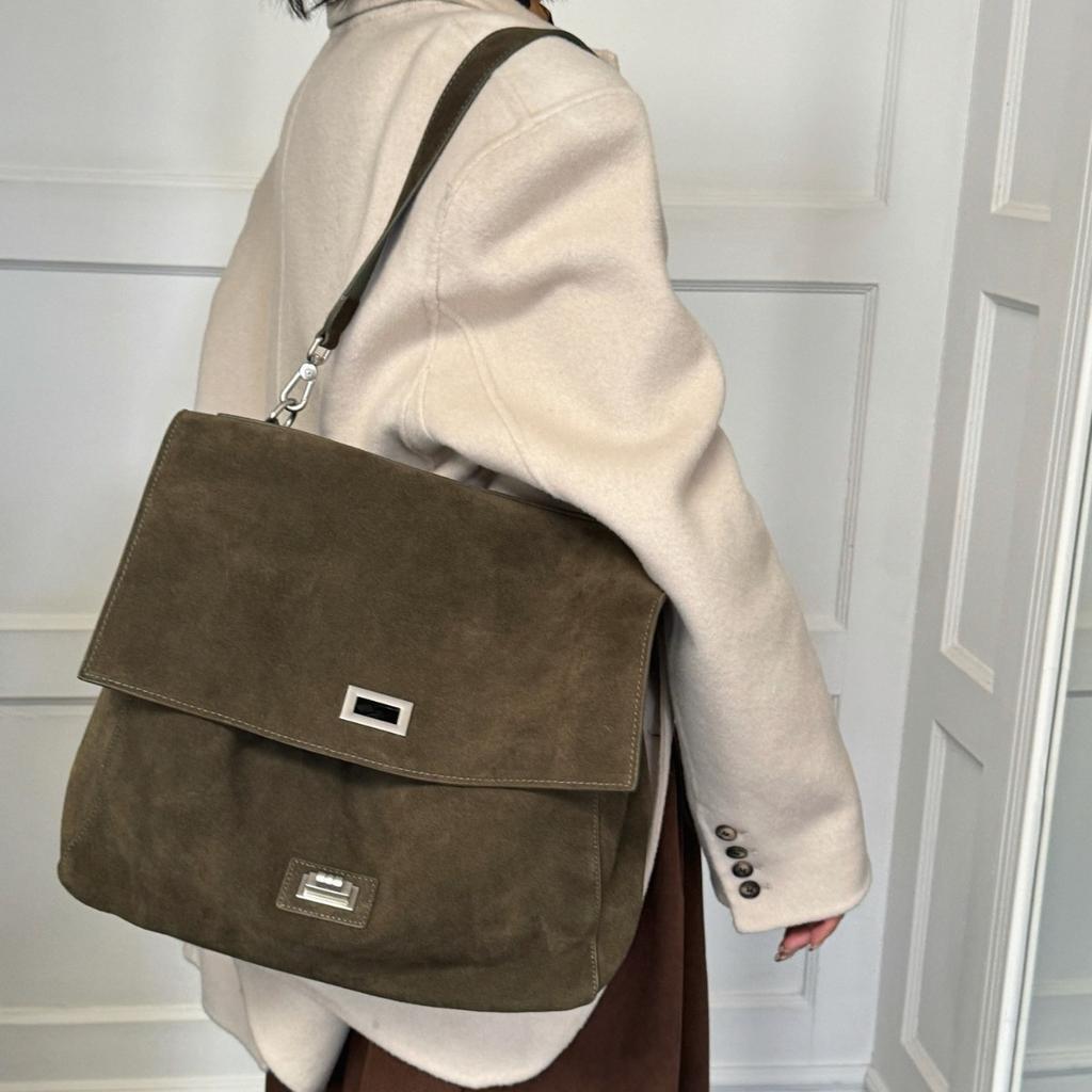 Koreanische Version der neuen matten Rindsleder-Tragetasche 2025 mit großem Fassungsvermögen, Überschlag und Schloss, Umhängetasche