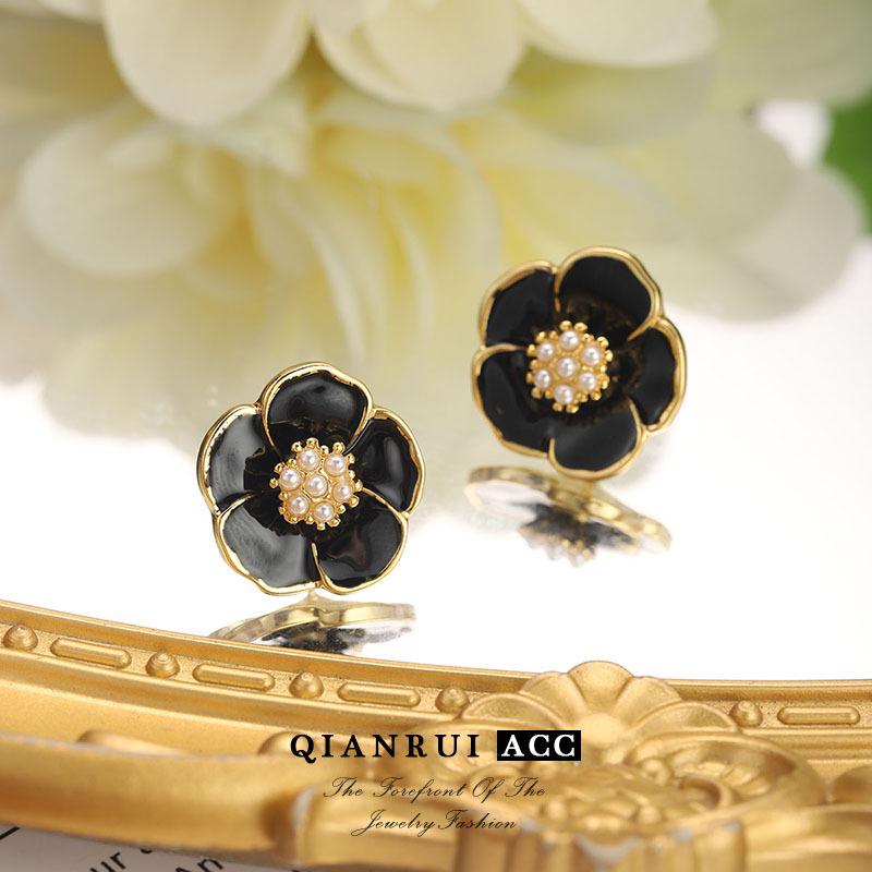 

French Retro Camellia Enamel Flower Stud Earrings