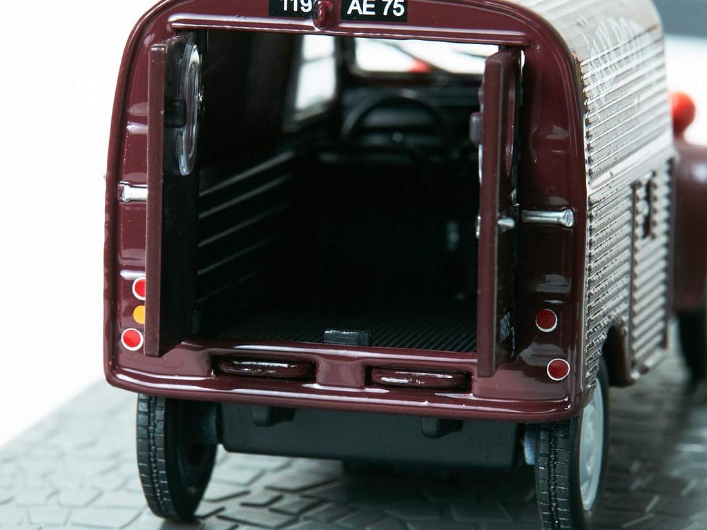 Citroën Miniature Car 1/43 CITROEN 2CV France Vehicle Food & Grocery Delivery Diorama