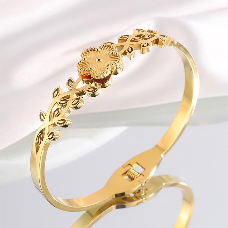 Five-leaf Elastic Open Bracelet for Women, C-shaped Leaf Bracelet for Bathing One Size(16-22CM)