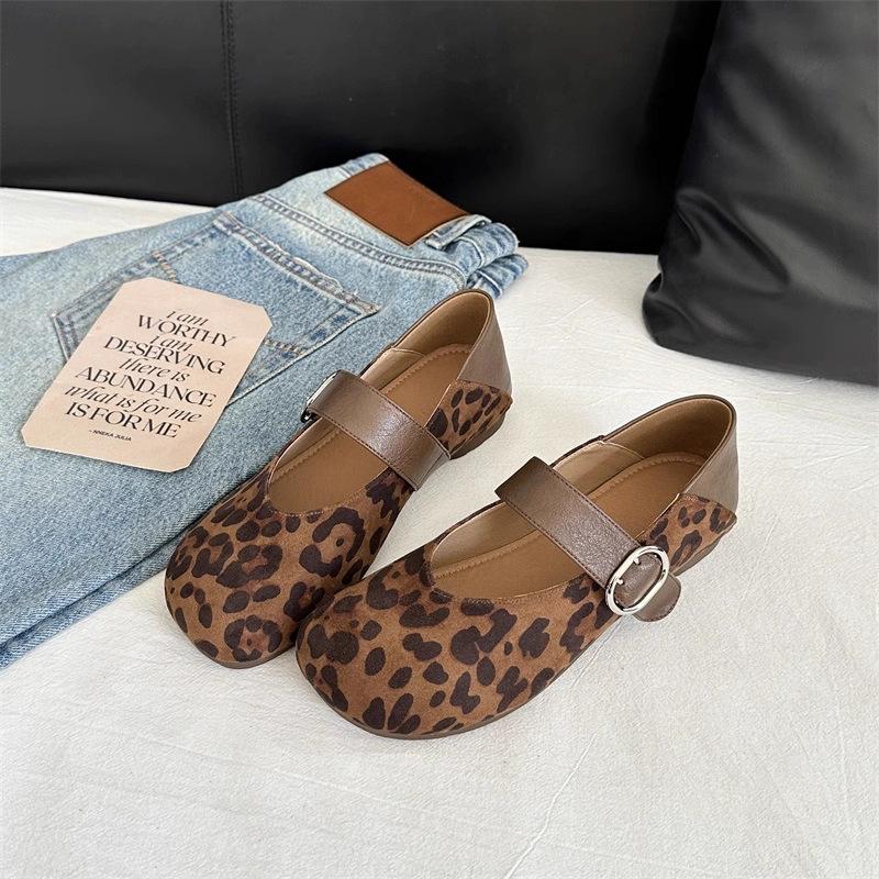 

Cashmere light mouth single shoes women s butterfly autumn new one-word buckle belt flat bottom fashion Mary Jane shoes 40 леопардовий