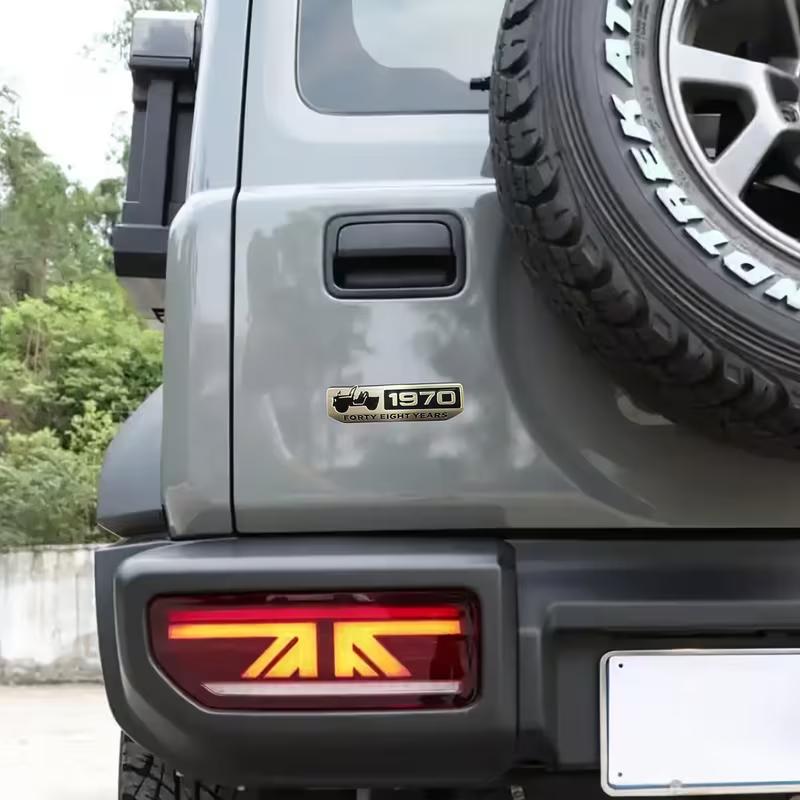 1 st 3D Metall 1970 Minnesmärke Bilkaross Emble m Bil Sidoflank Skärmmärke Bil Baklucka Klistermärke för Jimny JB23 JB43 JB64 JB74 Bil Tillbehör