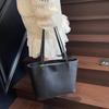 Retro casual tote bag women 2025 new commuter shoulder bag simple large capacity armpit bag