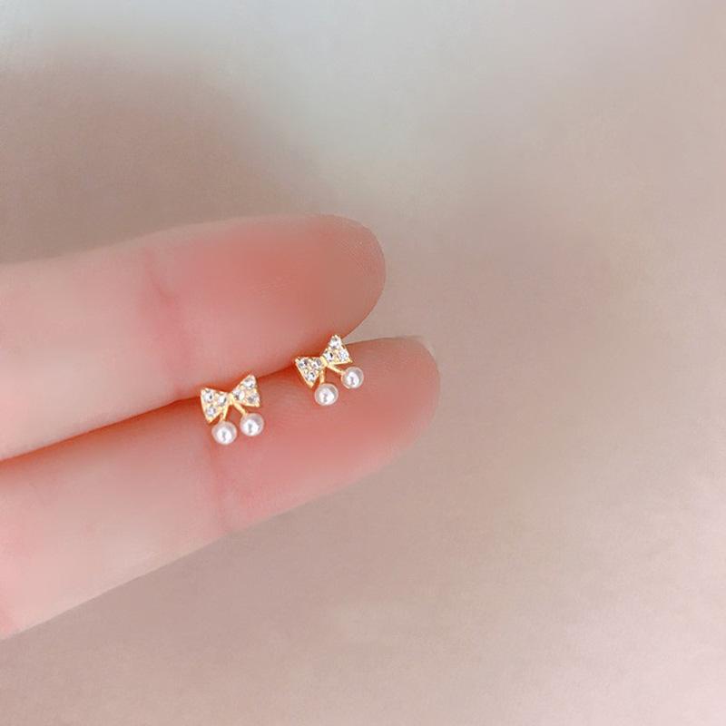 Compact and Exquisite Bow-shaped Earrings for Women, Featuring A Light Luxury Style and High-end Ear Jewelry.