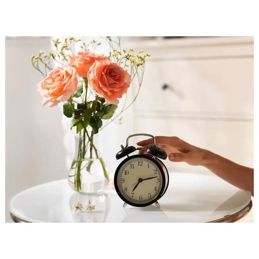 Classic Retro Metal Bedside Alarm Clock Creative Clock Desktop Clock Bedroom Table Clock Quartz Clock Silent