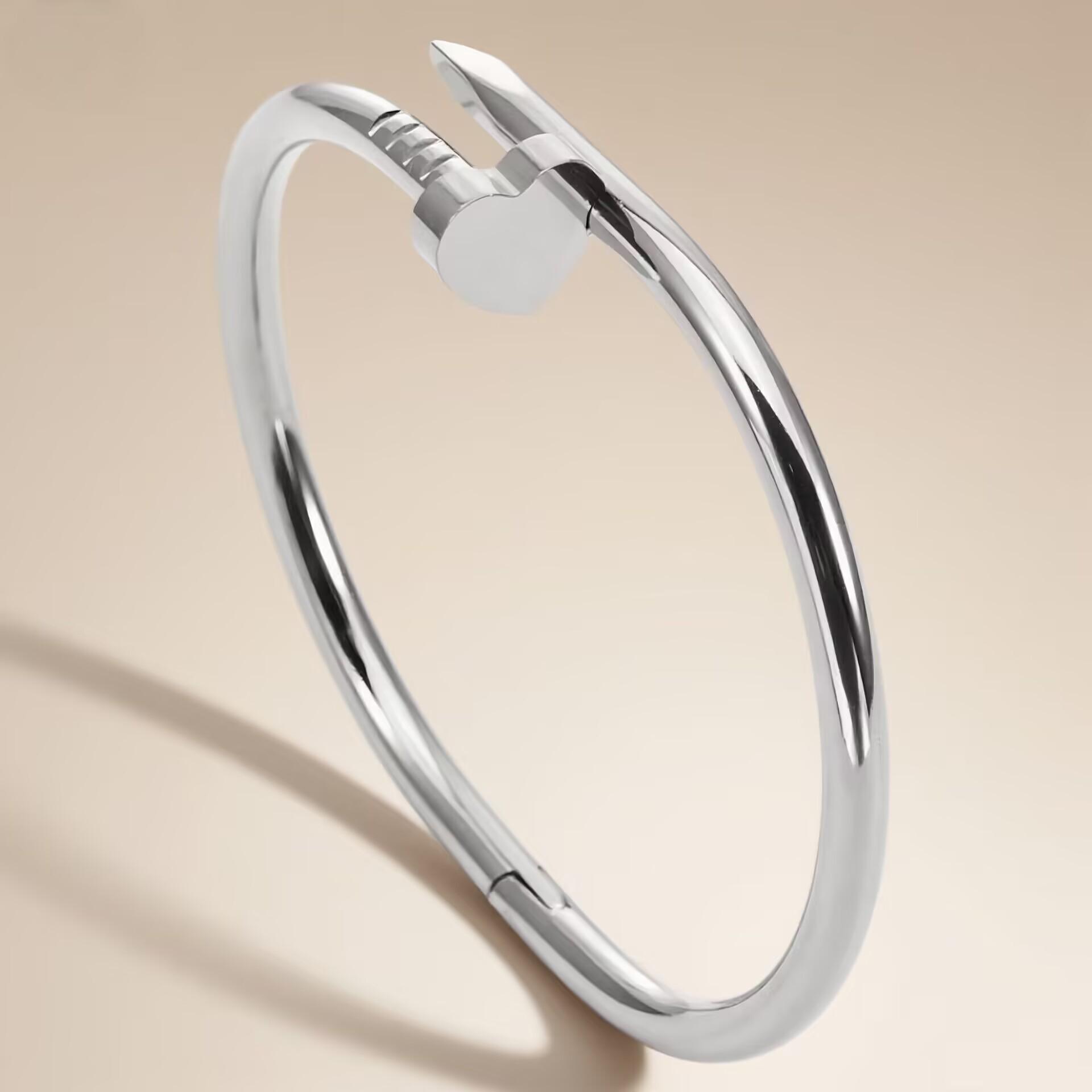18k Gold Plated Titanium Steel Waterproof Five-Petal Flower Bracelet
