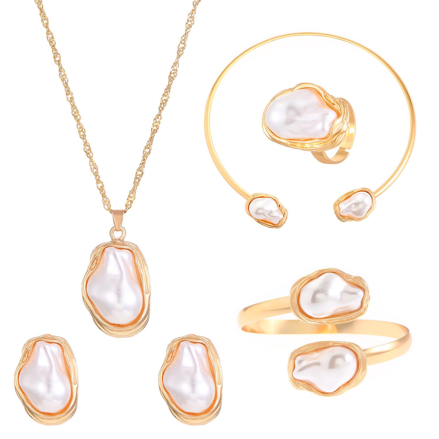 

Чокер из барочного жемчуга: Необычное и минималистичное металлическое ожерелье