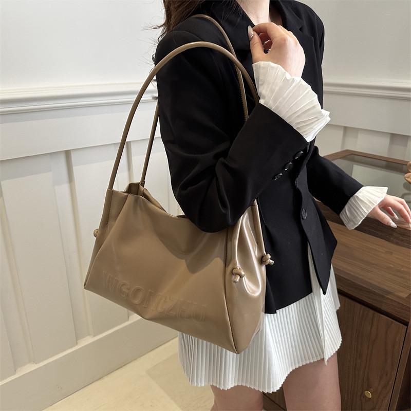 Fashionable Korean Style Underarm Bag For Spring And Summer Season With Large Capacity For Daily Commute