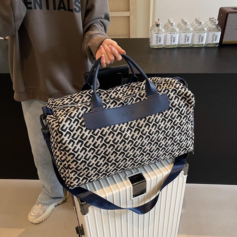 Personalized and Casual Design Dry-wet Separation Fitness Bag for Outings, Large-capacity Hand-held Travel Bag with Shoe Compartment