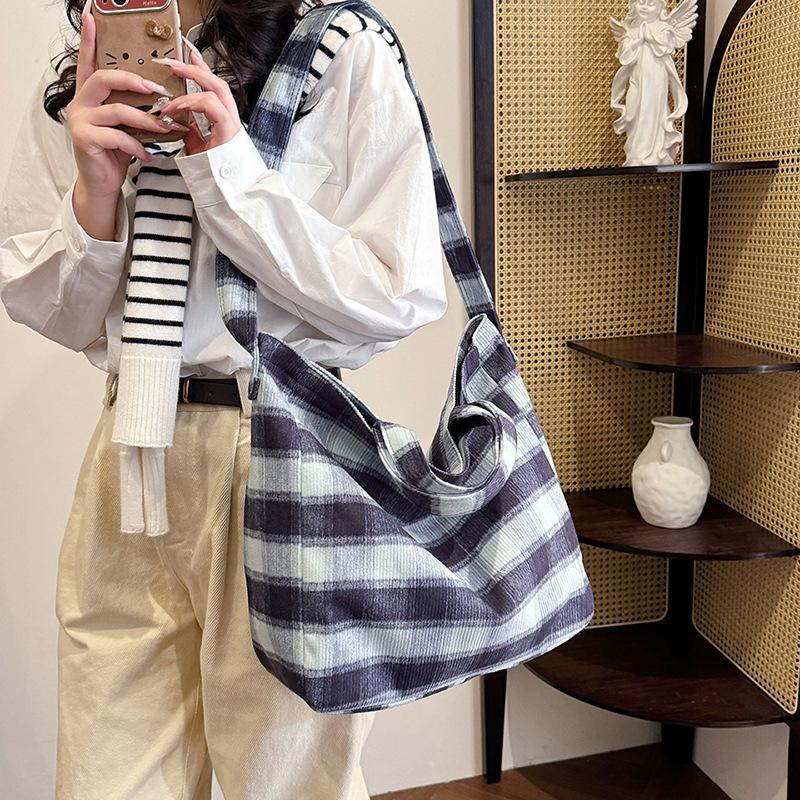 Tide Large-capacity Literary and Simple Lattice 2025 New Fashion Foreign Light Commuter Flannel Single Shoulder Tote Women's Bag
