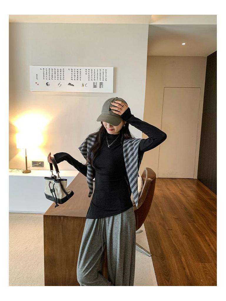 Women's Slim-Fit Half-High Neck Base Layer Long-Sleeve T-Shirt, Autumn/Winter Style with Cinched Waist and High-End Feel.