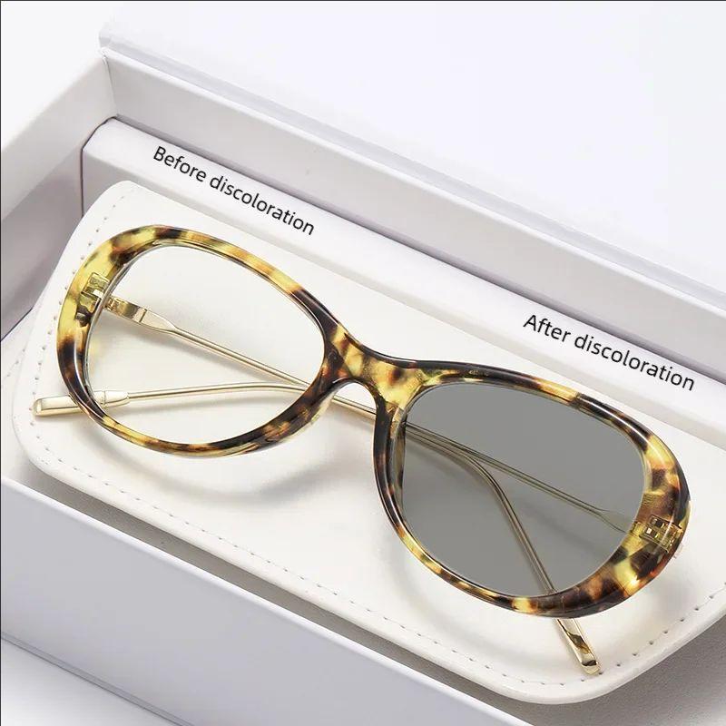 

Light-sensitive Color-changing Myopia Glasses With A Fashionable And High-end Feel In A Small Round Frame 6166 -200
