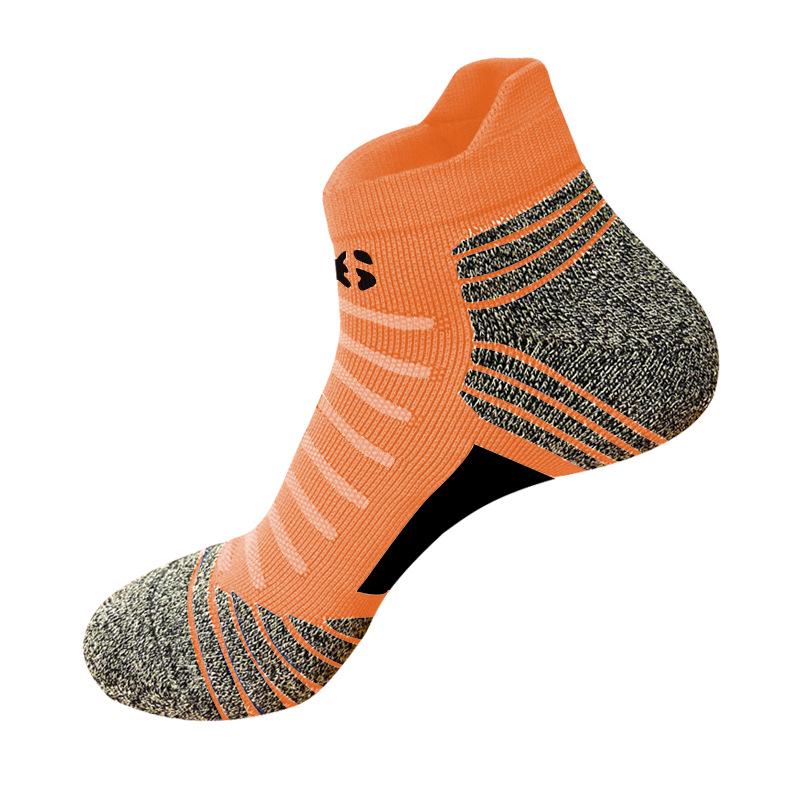 Copper Fiber Antibacterial Running Socks - Moisture-Absorbing, Wear-Resistant, Short-Tube Men's Sports Socks for All Seasons.