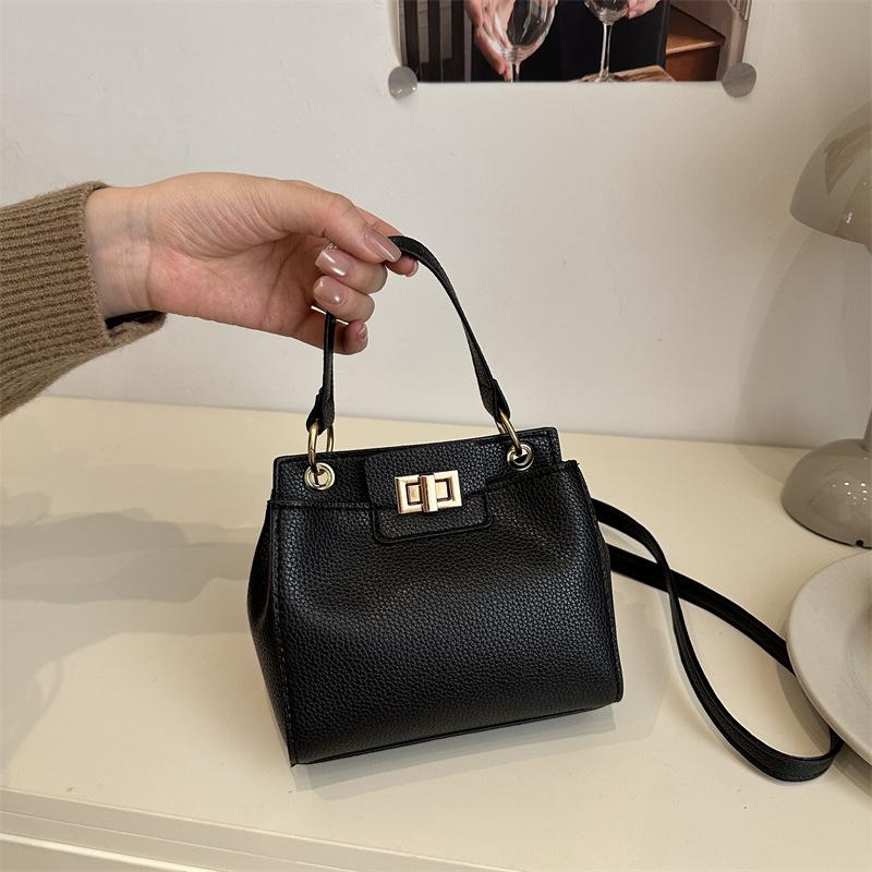 

Retro fashion large capacity personalized bucket bag women s autumn new retro versatile high texture messenger bag чёрный