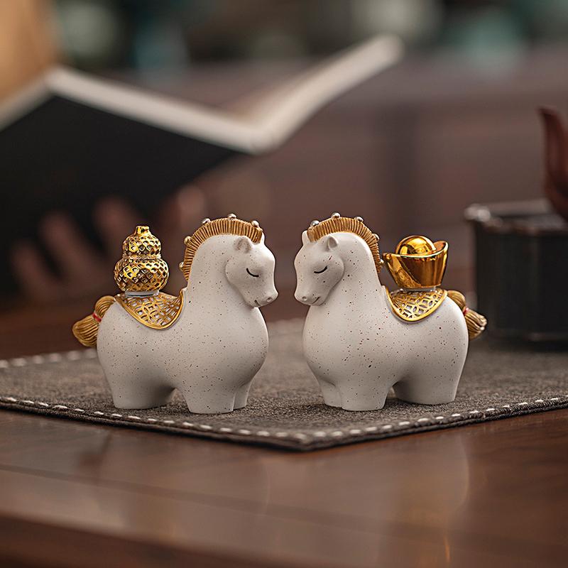 Horse Ornament for Prosperity, Handcrafted Resin Table Décor with Spinnable Gold Ingots and Gourds, Fortunate Feng Shui Present