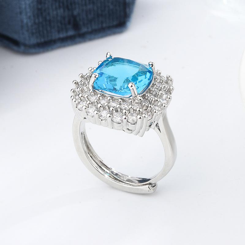 Retro Temperament Ring for Women's Simulation Full Diamond Sapphire Ring Light Luxury Aquamarine Zircon