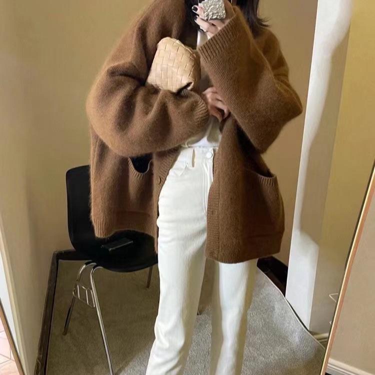 2026 Autumn/Winter Hong Kong Style Retro Knit Women's Cardigan - Soft, Cozy, Lazy Fit Sweater Coat for Spring/Autumn