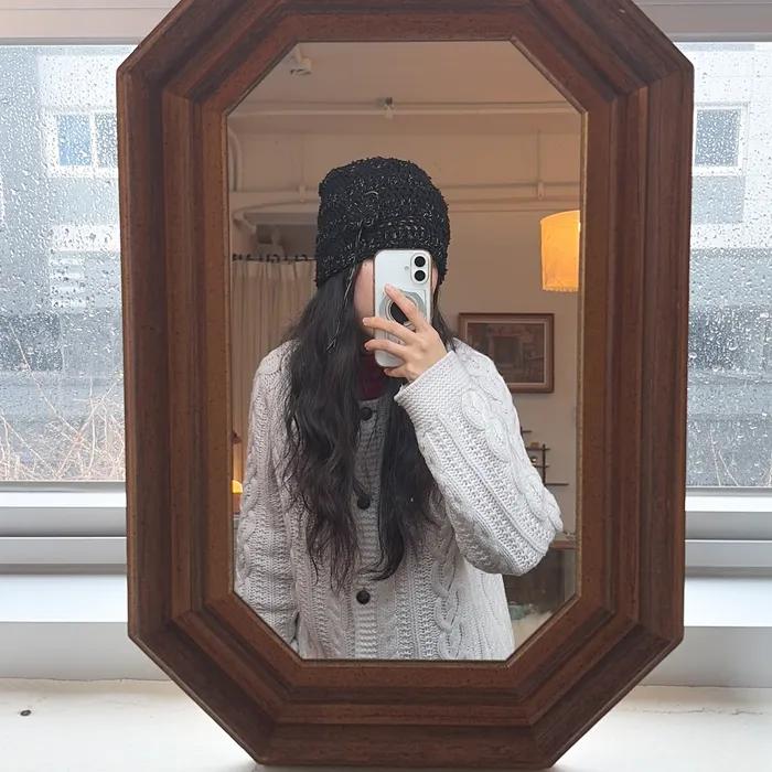 Fluffy Clover Beanie-Black