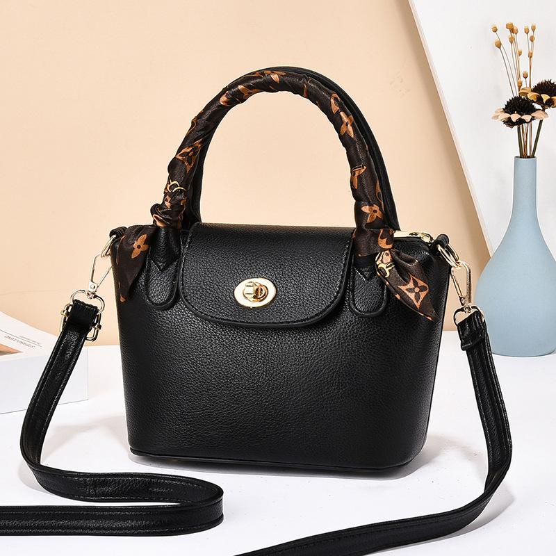 2025 Femalebag New Shoulder Bag Trendy Fashion Versatile Gift Shoulder Crossbody Bag