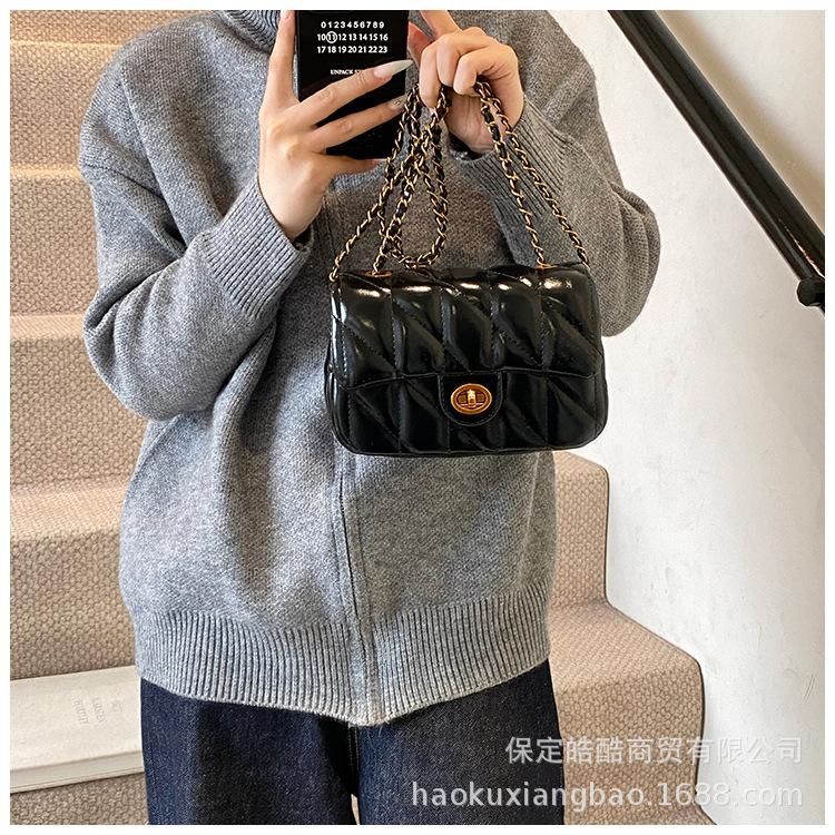 Premium niche small fragrant wind rhombus chain bag women's 2025 autumn and winter new red chain shoulder messenger bag