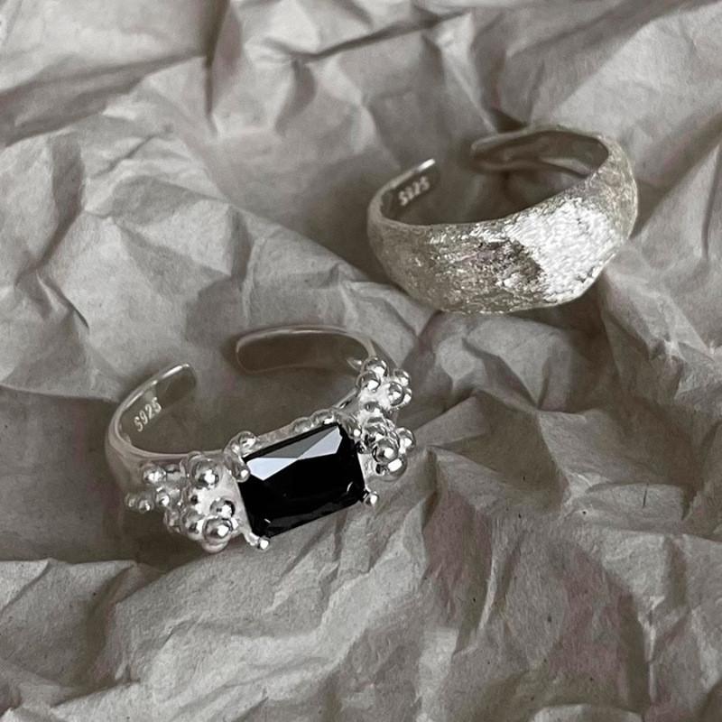 Open Modern Geometric Finger Ring For Women With Black Zirconia Material Copper