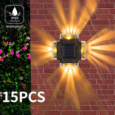 Lampada da parete solare impermeabile per esterni da 15 pezzi, illuminazione luminosa superiore e inferiore, lampada da cortile in stile europeo per esterni