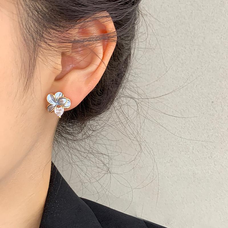 Silver needle cold flower stud earrings women's light luxury temperament new earrings unique high-end earrings