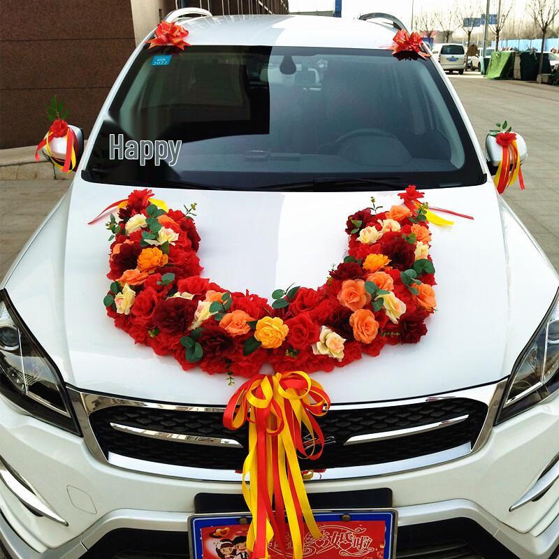 Набор цветочных украшений на капот свадебного автомобиля