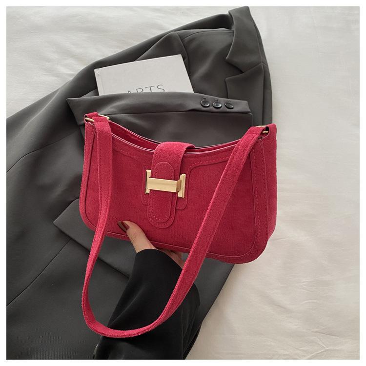 

Модная мягкая поверхность 2025 большая вместимость зима новая мода однотонная трендовая повседневная портативная сумка-мессенджер подмышку женская розы красного