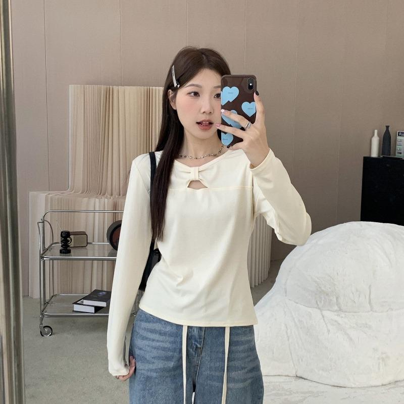 Designed with Careful Design Hollow Twisted Long-sleeved T-shirt Women in Early Autumn New Style Slimming Base