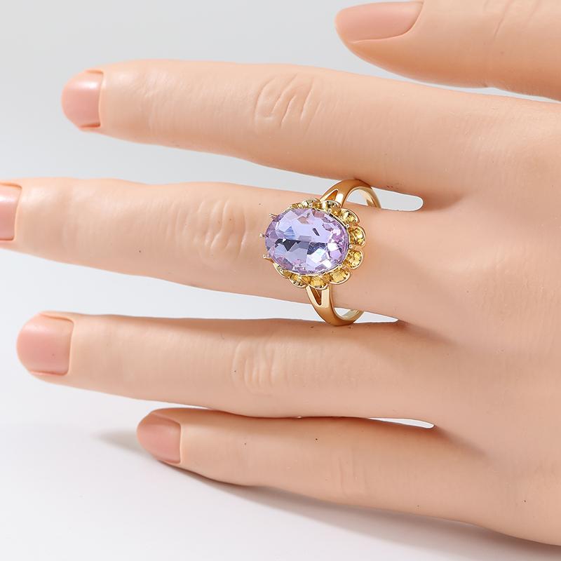 Eleganter Damenring mit lila Zirkonia-Einlage Trendige Goldfarbe Geometrisch Tägliches Tragen Party Schmuck Jubiläumsgeschenk
