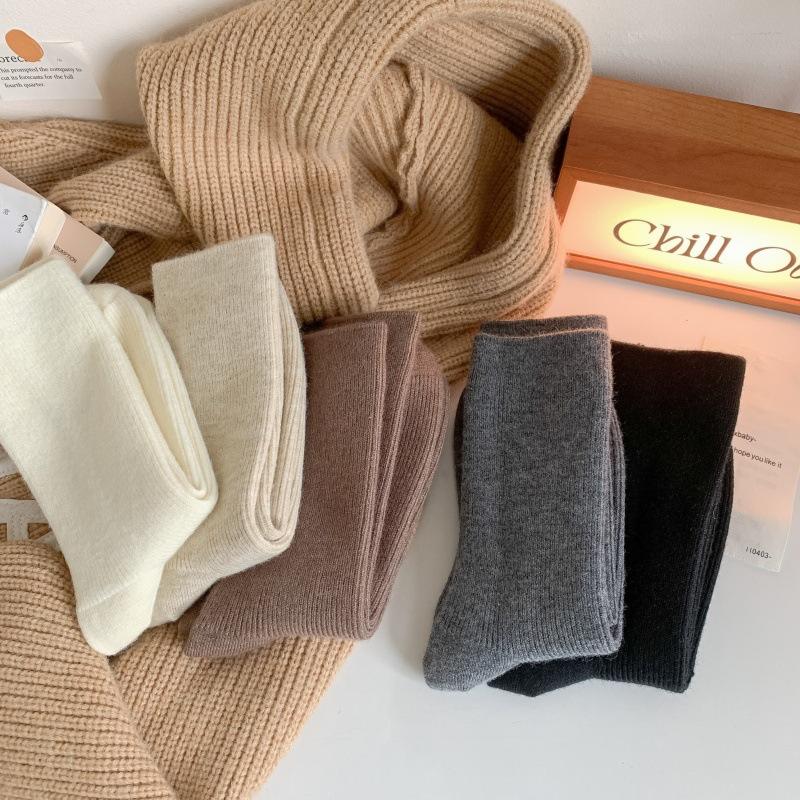 Jednokolorowe Miękkie i Klejące Skarpety Wełniane, Skarpety z Pętelką, Skarpety do Połowy Łydki, Grube i Ciepłe Skarpety z Futerkiem na Jesień i Zimę dla Kobiet