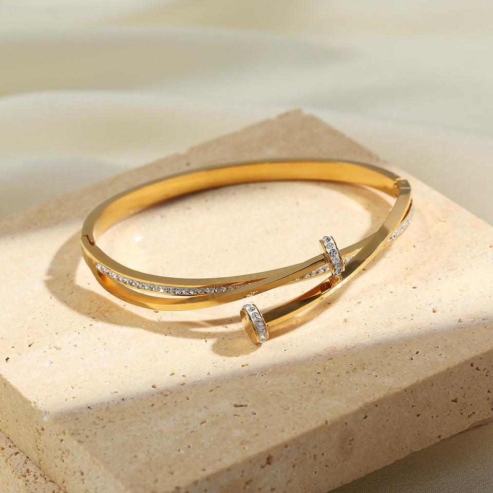 1 PC 18K Gold Plated Stainless Steel Micro Diamond Delicate Cross Nail Bracelet, Elegant and Versatile Women's Bracelet