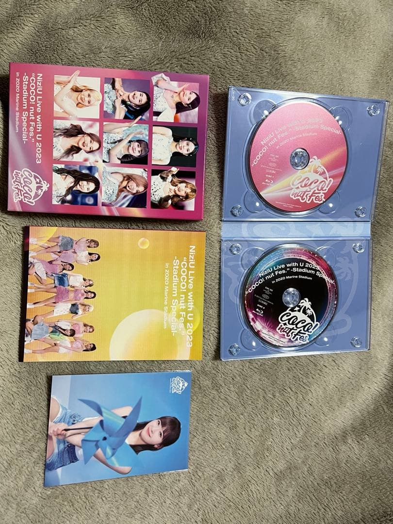 

[USED] NiziU Live with U 2023 Blu-ray