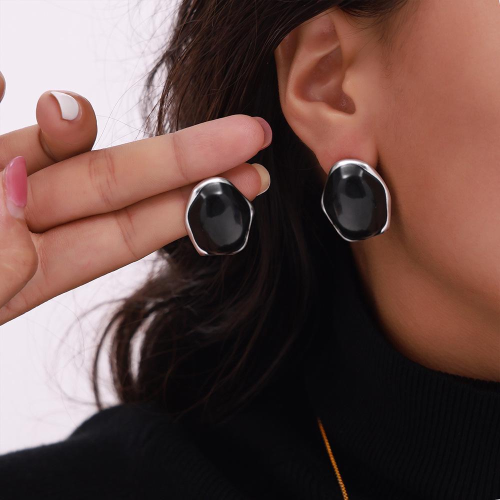 Retro Drip Oil Pendant Earrings & Clavicle Chain Set: Gold-Plated, Titanium Steel, Simple Light Luxury Design