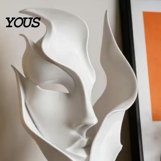 3D Printed Sculpture Abstract Face Sculpture, Minimalist Embracing Bust Art Decor, Wear-resistant Ornament Matte White Modern Luxury Home