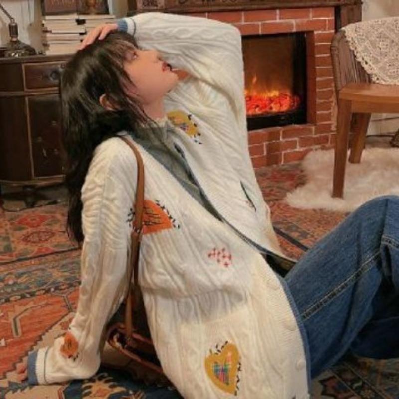 Women Heart Embroidered V-neck Cardigans Lazy Style Loose Contrasting Long Sleeved Sweater Autumn Femlae Versatile Comfortable Single Breasted Coat
