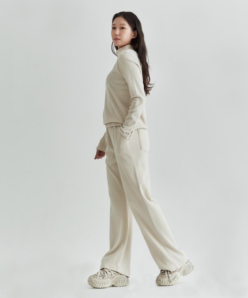 Peulleio W Turtleneck _ Ivory