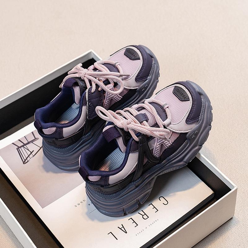 

Детская новая спортивная обувь 2025 весна удобная и дышащая для детей среднего и старшего возраста кроссовки-папы модные повседневные кроссовки одноклассники 30 фиолетовый