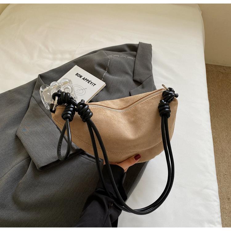 

Premium texture bag women s large capacity 2025 new autumn and winter niche design retro messenger bag dumpling bag хаки