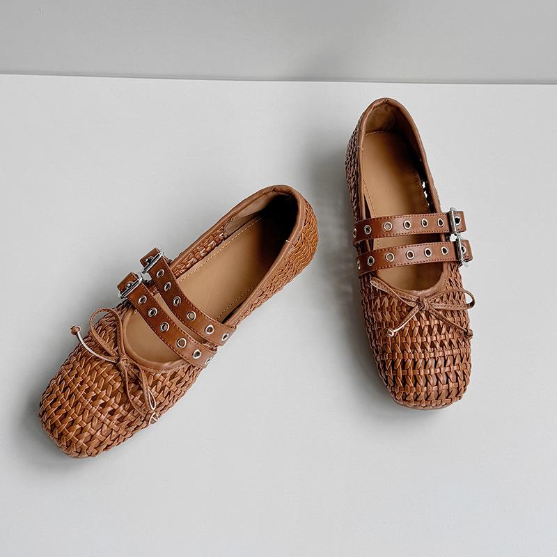 

European station women s shoes 25 spring fashion woven hollow round head double word belt comfortable flat Mary Jane single shoes 39 темно-коричневого