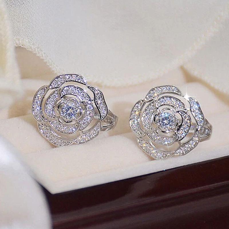 Cao Shi Elegant 3D Rose Flower Ear Cuffs - Versatile, Sweet, and Fairy-Inspired Earrings.